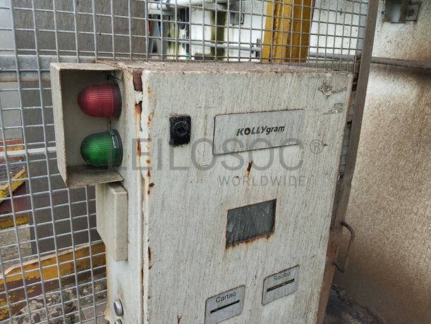 Elevador de contentores