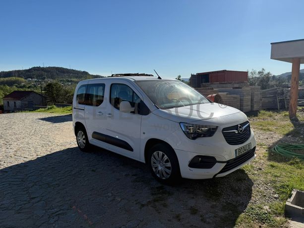 Fotografia de veículo: Opel Combo Life · Ano 2020