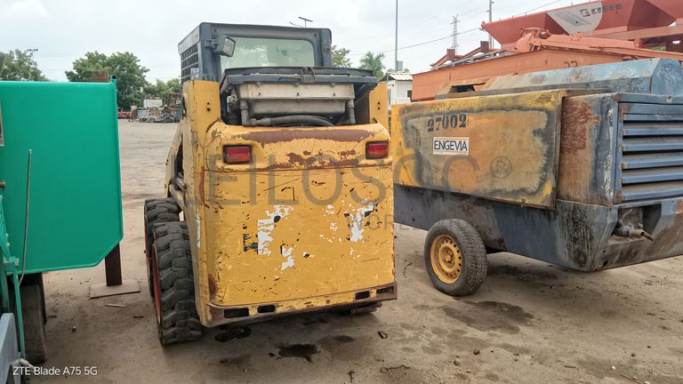 Mini-Pá Carregadora Tipo Bobcat 2,5 T CATERPILLAR 226B3