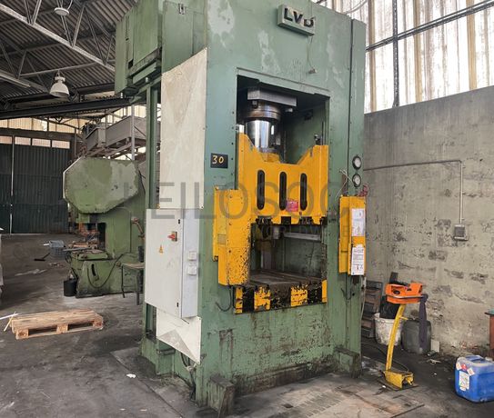 Fotografia de máquina: Prensa LVD 300T