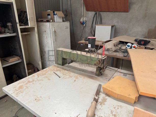 Fotografia de equipamento: Máquina de coser folha 