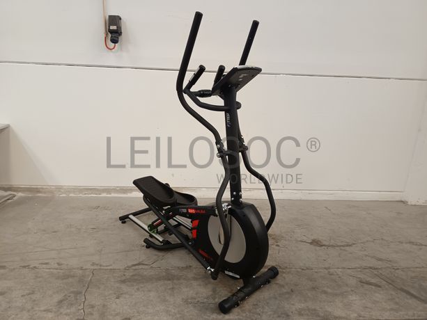 Fotografia de equipamento: Elíptica Crosser CR-11R 