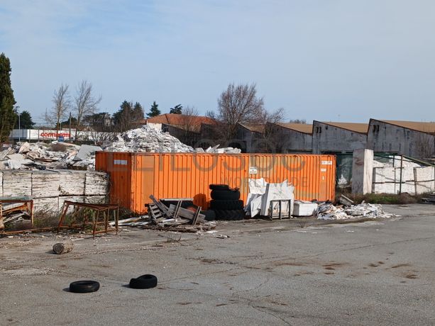 Fotografia de equipamento: Contentor Metálico