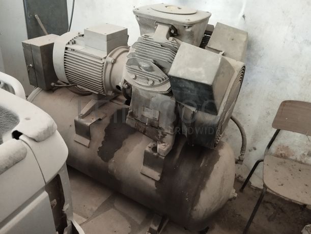 Fotografia de equipamento: Compressor de Ar 