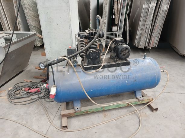 Fotografia de equipamento: Compressor de Ar 
