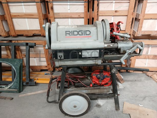 Fotografia de equipamento: Máquina de Roscar 