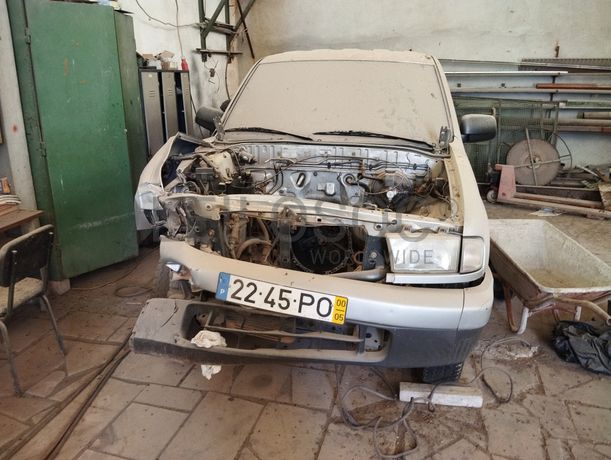 Fotografia de veículo: Mazda B2500 · Ano 2000