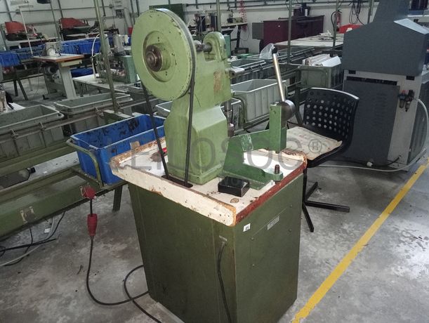 Máquinas de Ilhoses · Entretelar · Rentear · Dobrar · Coser e Virar Canos · Aplicar