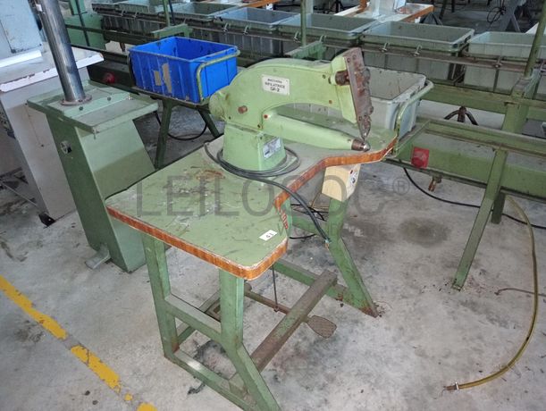 Máquinas de Ilhoses · Entretelar · Rentear · Dobrar · Coser e Virar Canos · Aplicar