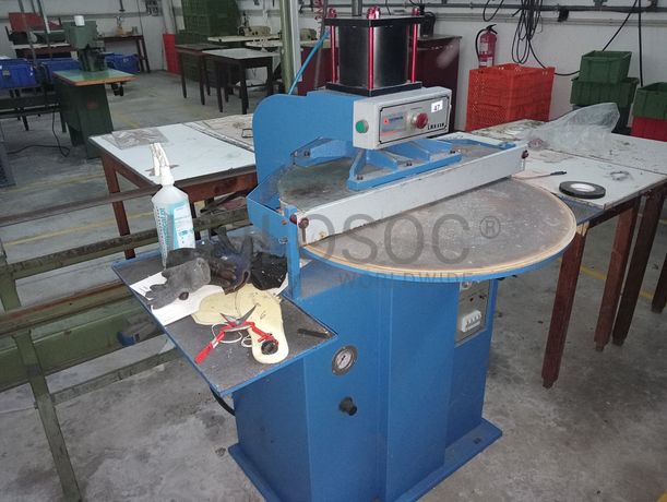 Máquinas de Ilhoses · Entretelar · Rentear · Dobrar · Coser e Virar Canos · Aplicar