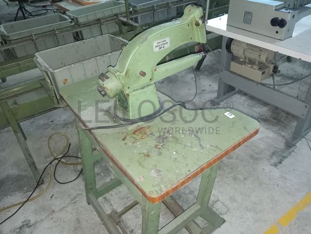 Máquinas de Ilhoses · Entretelar · Rentear · Dobrar · Coser e Virar Canos · Aplicar