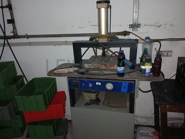 Máquinas de Ilhoses · Entretelar · Rentear · Dobrar · Coser e Virar Canos · Aplicar