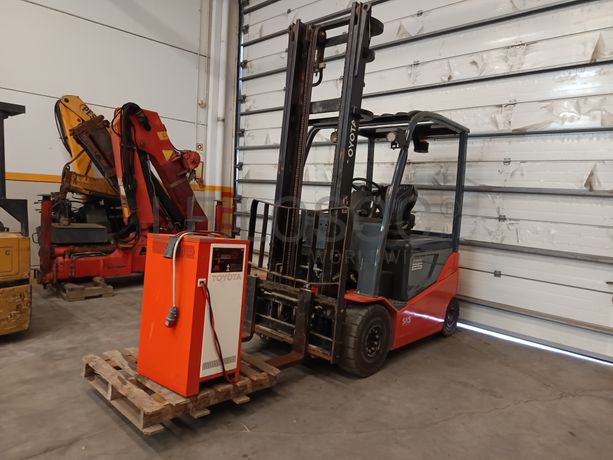 Fotografia de equipamento: Empilhador Elétrico Toyota