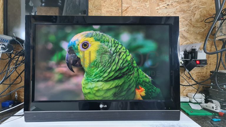 Fotografia de equipamento: Televisão LG 32LC52