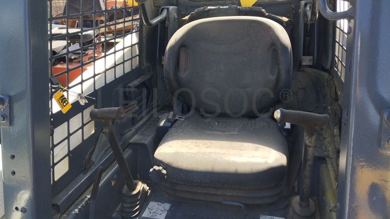 Mini pá carregadora GEHL 4240