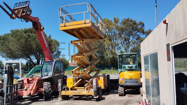 Fotografia de equipamento: Plataforma elevatória HAULOTTE