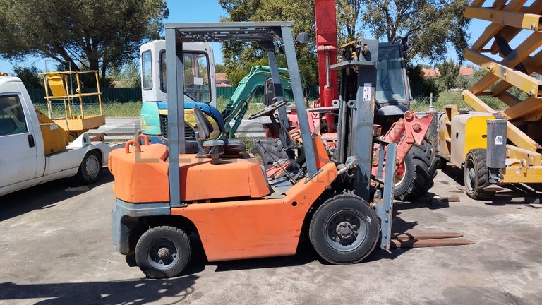 Empilhador TCM FD25