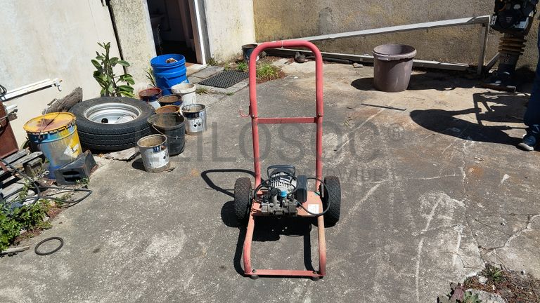 Fotografia de equipamento: Bomba elétrica