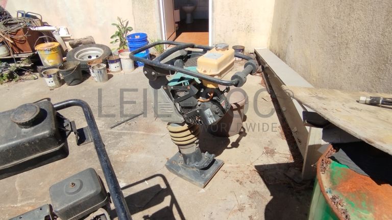 Saltitão compactador AMMANN