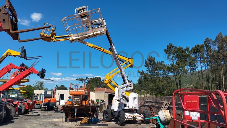 Fotografia de equipamento: Plataforma elevatória articulada HAULOTTE HA16PX  