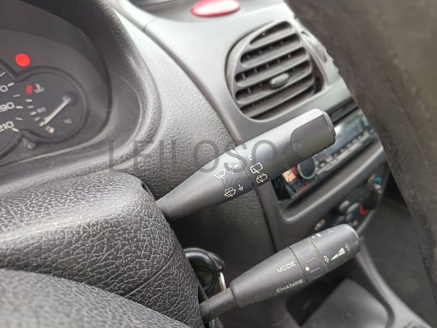 Peugeot 206 · Ano 2000