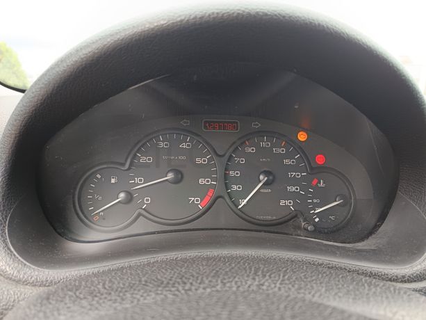 Peugeot 206 · Ano 2000