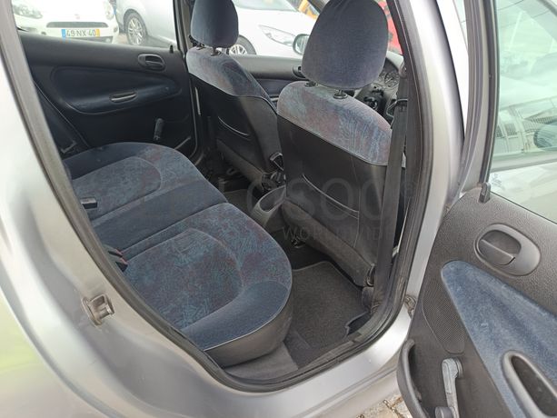 Peugeot 206 · Ano 2000