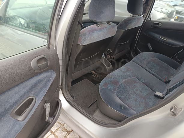 Peugeot 206 · Ano 2000
