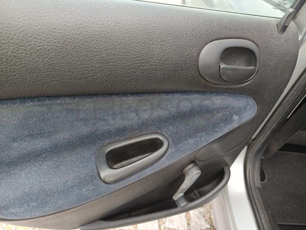 Peugeot 206 · Ano 2000