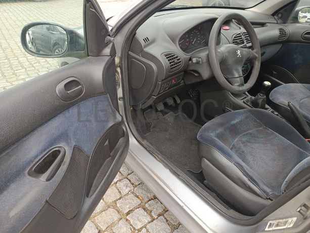 Peugeot 206 · Ano 2000