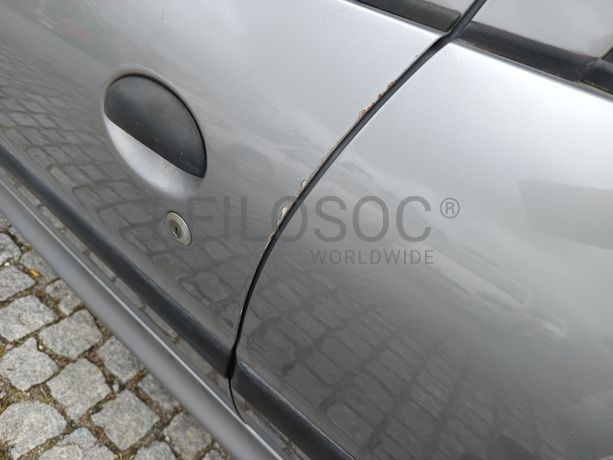 Peugeot 206 · Ano 2000