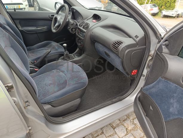Peugeot 206 · Ano 2000
