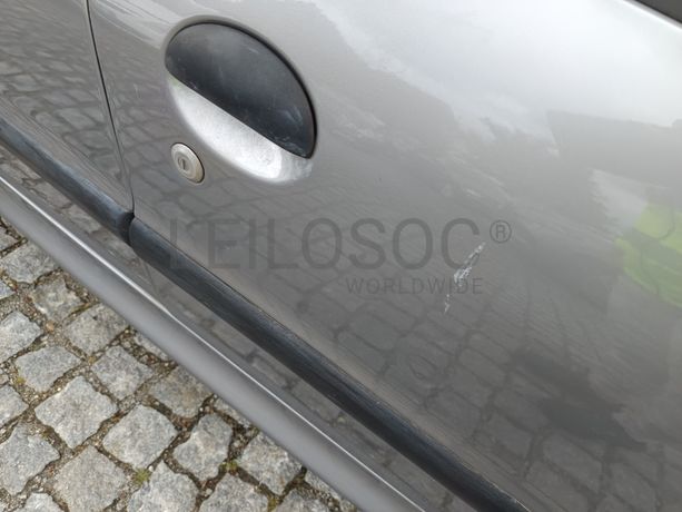 Peugeot 206 · Ano 2000