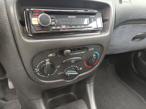 Peugeot 206 · Ano 2000