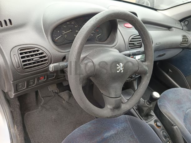 Peugeot 206 · Ano 2000