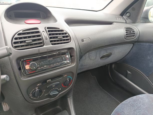 Peugeot 206 · Ano 2000