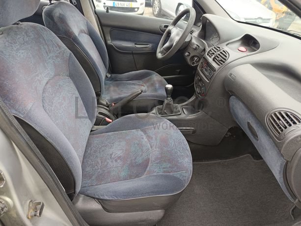 Peugeot 206 · Ano 2000