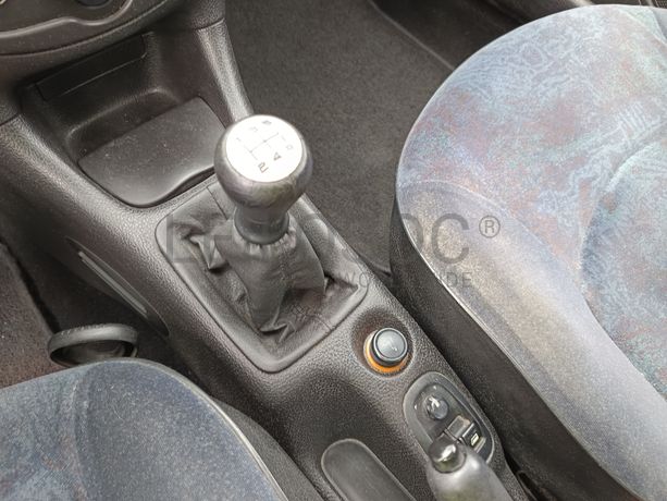 Peugeot 206 · Ano 2000