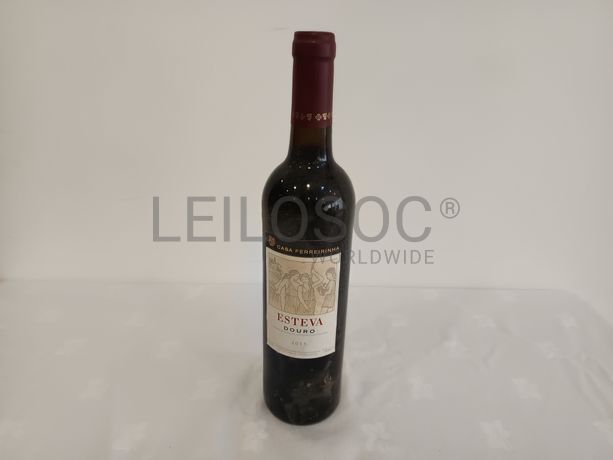 Garrafa de vinho tinto Esteva Douro 2015