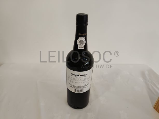 Garrafa de vinho do porto Chuchill's Late Bottled Vintage 2014