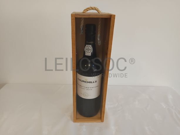 Garrafa de vinho do porto Chuchill's Late Bottled Vintage 2014