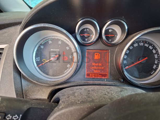 Opel Astra · Ano 2013