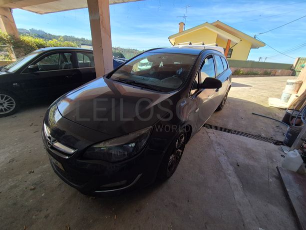 Opel Astra · Ano 2013