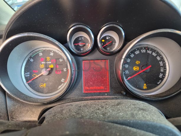 Opel Astra · Ano 2013