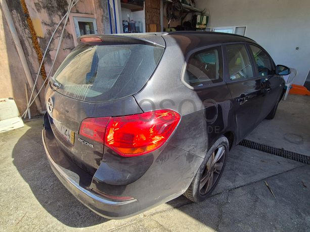 Opel Astra · Ano 2013