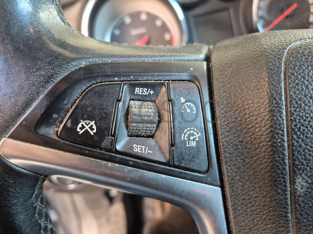 Opel Astra · Ano 2013
