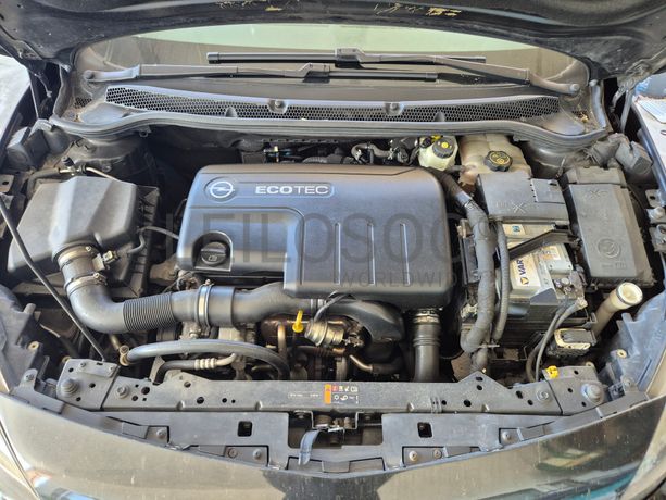 Opel Astra · Ano 2013