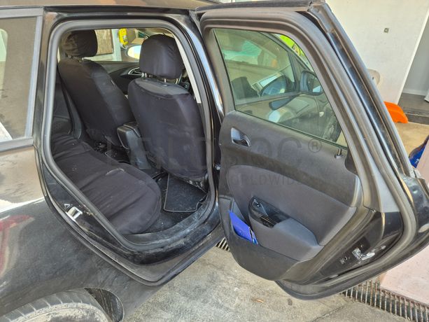 Opel Astra · Ano 2013