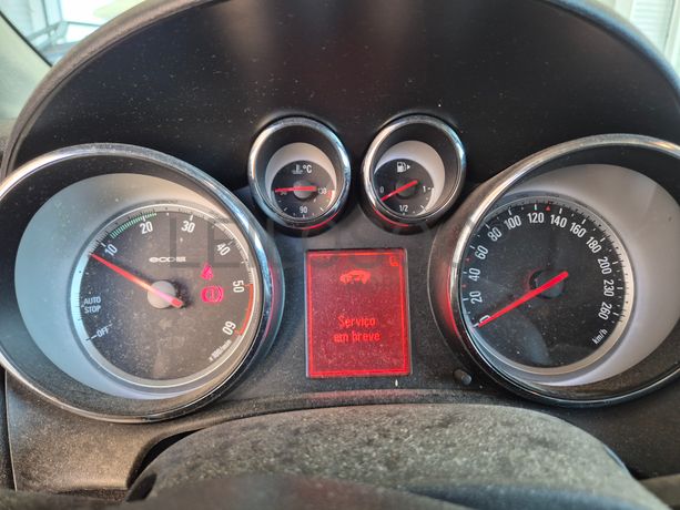 Opel Astra · Ano 2013