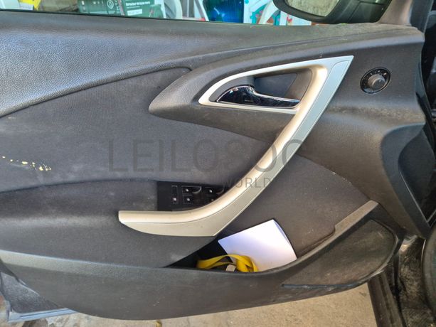 Opel Astra · Ano 2013